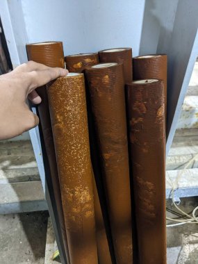 Çamurlu suyla kirlenmiş kirli Catridge filtreleri. Fotoğraf endüstriyel poster, su arıtma içerik medyası ve atık su arıtma projesi için uygundur.