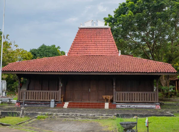 Central Java Nın Geleneksel Evi Doğa Mavi Gökyüzü Fotoğraf Geleneksel — Stok fotoğraf