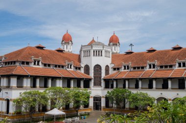 Semarang Merkez İstasyonu Java Semarang, Lawang Sewu. Fotoğraf seyahat hedefi, tatil posteri ve seyahat içeriği medyası için kullanılabilir.