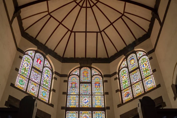 Eski malikane lawang sewu Semarang Central Java 'nın iç camları. Fotoğraf seyahat hedefi, tatil posteri ve seyahat içeriği medyası için kullanılabilir.