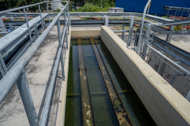 Elektrik santrali projesi için atık su arıtma tesisi, lamella açıcı ve atık karıştırıcı. Fotoğraf, atık su arıtma içerik medyası ve çevre posteri için uygundur.