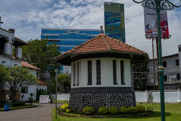 古い邸宅Semarang中央ジャワのポンプハウス 写真は 旅行先 休日のポスターや旅行コンテンツメディアに適しています — ストック写真