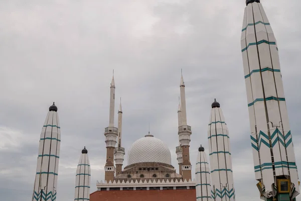 Gökyüzü Bulutluyken Semarang Central Java Büyük Bir Cami Fotoğraf Ramadhan — Stok fotoğraf