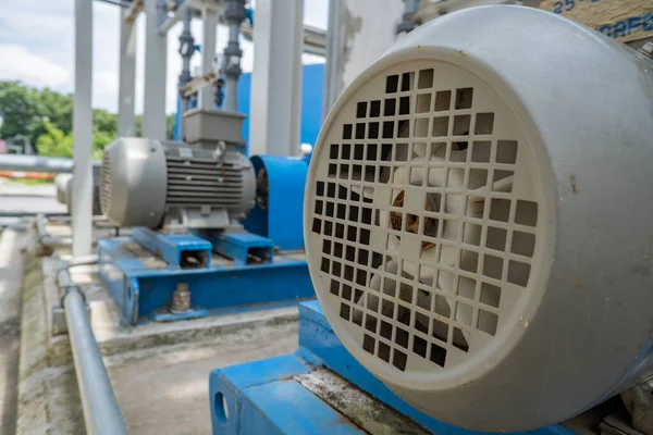 水泵与电机连接 用于废水处理过程 此照片适用于工业背景摄影 发电厂招贴画及电力内容媒体 — 图库照片