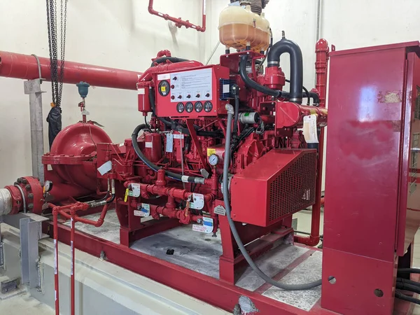 发电厂项目的紧急柴油和电动消防泵 此照片适用于安全内容媒体及防火背景 — 图库照片