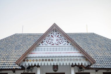 Orijinal süslemeli geleneksel Central Java evi. Fotoğraf, geleneksel Java insanlarının tasarım evi için kullanılabilir..