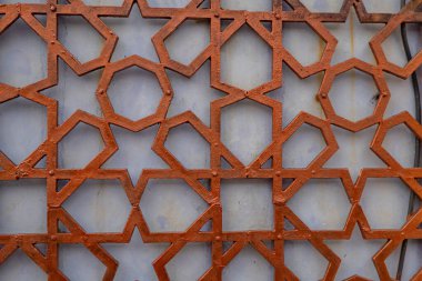 Caminin hava sirkülasyon penceresi. Fotoğraf Ramadhan içerik ortamı ve İslami arkaplan için kullanılabilir.