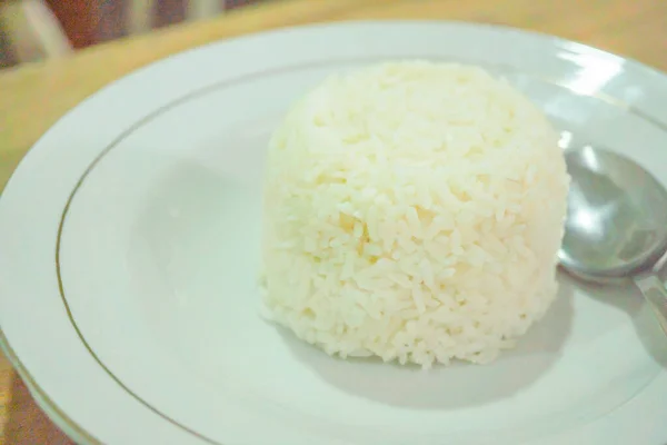Witte Rijst Met Lepel Witte Plaat Foto Geschikt Gebruiken Voor — Stockfoto