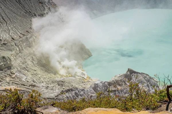 Mount Ijen Volcanic Crater Blue Fire Lake Day Time Photo — Stock Photo, Image