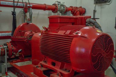 Elektrik santrali projesi için acil dizel ve elektrik pompası. Fotoğraf güvenlik içeriği medyası ve yangın koruma arkaplanı için kullanılabilir.