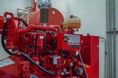 Elektrik santrali projesi için acil dizel ve elektrik pompası. Fotoğraf güvenlik içeriği medyası ve yangın koruma arkaplanı için kullanılabilir.