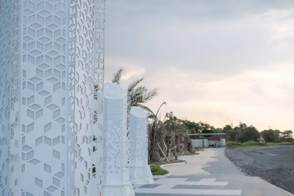 Gün batımında deniz manzaralı bir yere git. Fotoğraf otel içeriği medyası, doğa posteri ve deniz manzarası arka planı için kullanılabilir