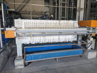 Atık su atığı sisteminin basınç filtresi. Fotoğraf endüstri arka plan fotoğrafçılığı, elektrik santrali posteri ve bakım içeriği medyası için kullanılabilir.