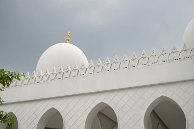 Solo Merkez 'deki en büyük cami Java Mescid Şeyh Zayed' dir. Fotoğraf Ramadhan posteri ve Müslüman içerik medyası için uygun.