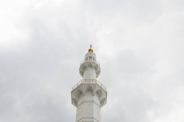 Solo Merkez 'deki en büyük cami Java Mescid Şeyh Zayed' dir. Fotoğraf Ramadhan posteri ve Müslüman içerik medyası için uygun.