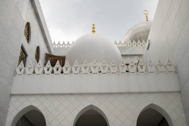 Solo Merkez 'deki en büyük cami Java Mescid Şeyh Zayed' dir. Fotoğraf Ramadhan posteri ve Müslüman içerik medyası için uygun.