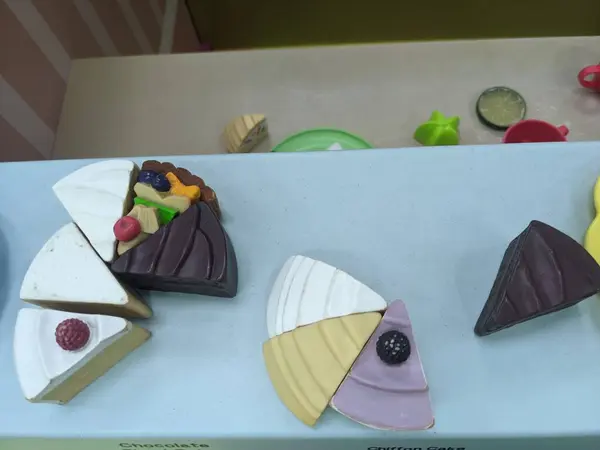 Ölçümleri gösteren bir titreşim ölçer yakın çekim. Taksimetre bir elde tutulur ve bir makinenin titreşim seviyesini ölçmek için kullanılır..