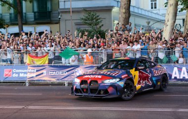 04-08-2023. Barselona, İspanya, Barselona Passeig de Gracia tren istasyonuna giriş ve çıkış turnikeleri