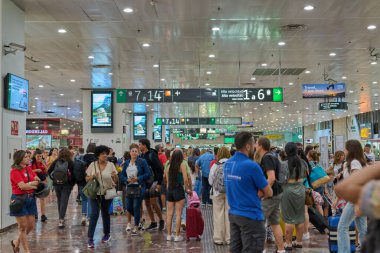 04-08-2023. Barcelona, Spain, Barcelona Sants station full of people