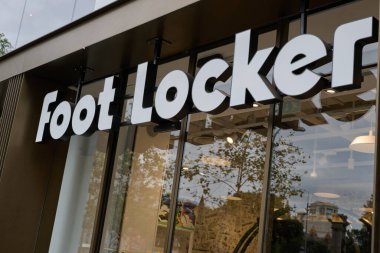 04-08-2023. Barselona, İspanya. Aceleyle yürüyün ve tren Passeig de Gracia istasyonunda durdu.