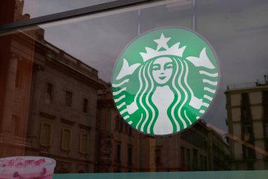 04-08-2023. Barselona, İspanya. Aceleyle yürüyün ve tren Passeig de Gracia istasyonunda durdu.