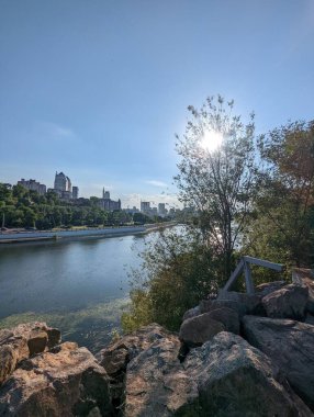 Sabahları parkın manzarası.
