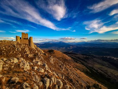 Sabahları dağların güzel manzarası