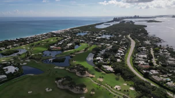 Tropical Golf Course Florida Aerial Video Footage Offers Bird Eye — Stockvideo