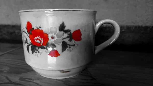 drinking cups with floral motifs are perfect for tea parties