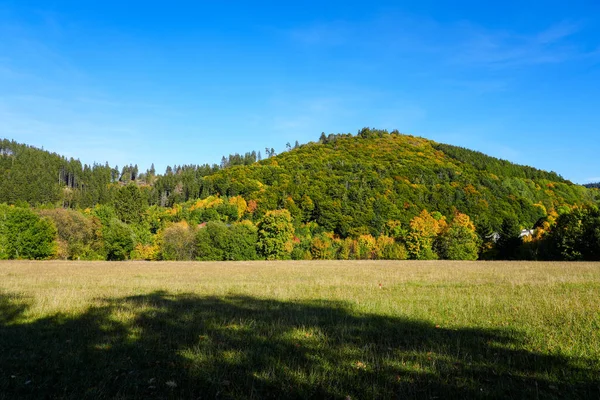 Krajobraz Koło Willingen Natura Sauerland Wzgórzami Lasami — Zdjęcie stockowe