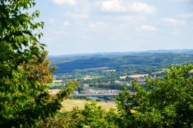 Ruhr bölgesinin Hohensyburg ve Hagen 'in dik yamaçlarından görünüşü. Ruhr 'daki manzara.