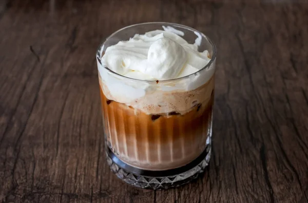 Glas Med Ice Mocha Med Vispgrädde Kallt Kaffe Dryck Brun — Stockfoto