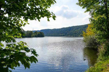 Ruhr, Herdecke yakınlarında doğayla iç içe. Ruhr bölgesindeki Idyllic manzarası.