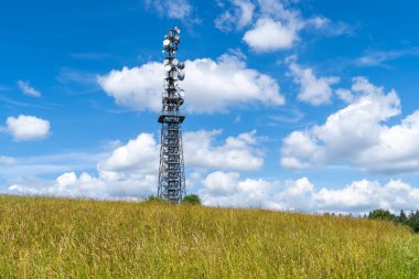 Sauerland, Schomberg Wildewiese 'deki gözlem kulesi. Doğadaki hücresel kule.