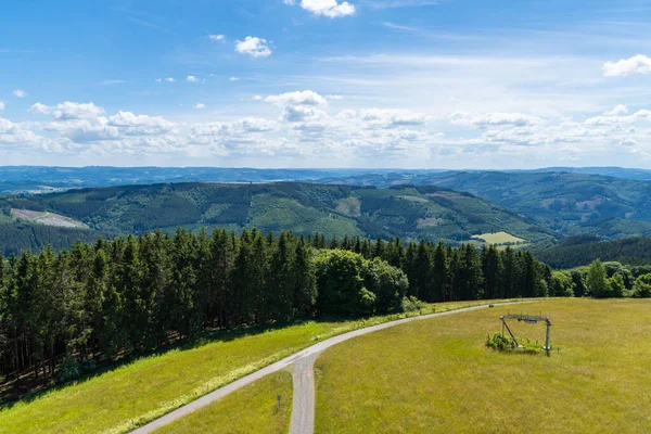 Krajobraz Schomberg Sauerland Natura Lasów Szlaków Turystycznych Pobliżu Sundern Lennegebirge — Zdjęcie stockowe