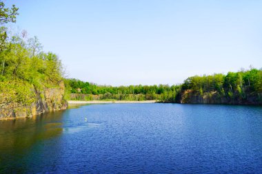 Haselberg-Straenteich Naunhof yakınlarında. Doğada saksoniyede bir göl olan manzara..