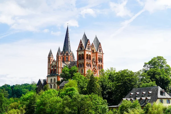 Limburg ve Der Lahn 'daki katedralin manzarası. Limburg Katedrali. Tarihi Katedral Kilisesi.