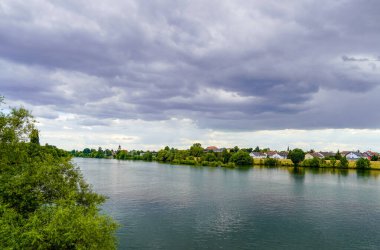 Neckar manzarası ve Ladenburg yakınlarındaki çevre..