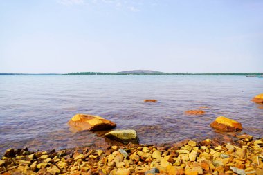 Stoermthaler 'in görüntüsü. Leipzig yakınlarında. Bir göl manzarası ve Saksonya 'nın çevresindeki doğa..