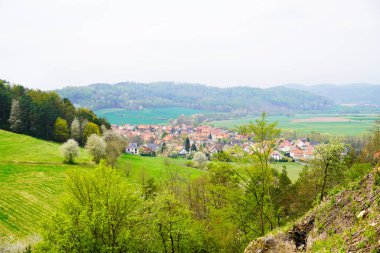 Almanya 'nın Thüringen kentindeki kırsal kesimin panoramik görüntüsü.