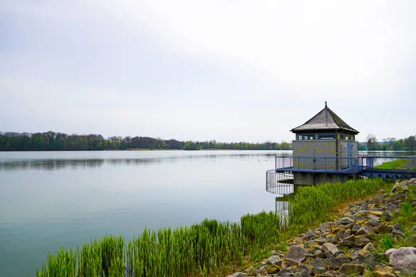 Widok Zbiornik Glauchau Saksonii Krajobraz Jeziorem Otaczającą Przyrodą — Zdjęcie stockowe