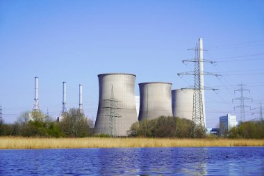 Hamm yakınlarındaki Gersteinwerk enerji santralinin görüntüsü. Kömürle çalışan elektrik santrali.