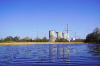 Hamm yakınlarındaki Gersteinwerk enerji santralinin görüntüsü. Kömürle çalışan elektrik santrali.