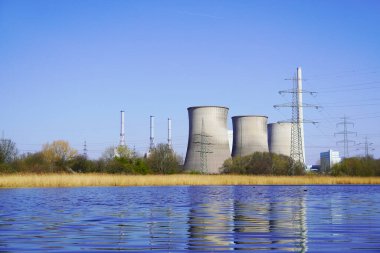 Hamm yakınlarındaki Gersteinwerk enerji santralinin görüntüsü. Kömürle çalışan elektrik santrali.