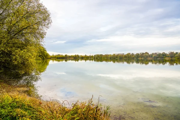 Fasaneriesee Koło Monachium Krajobraz Nad Jeziorem Jesienią Bawarii — Zdjęcie stockowe