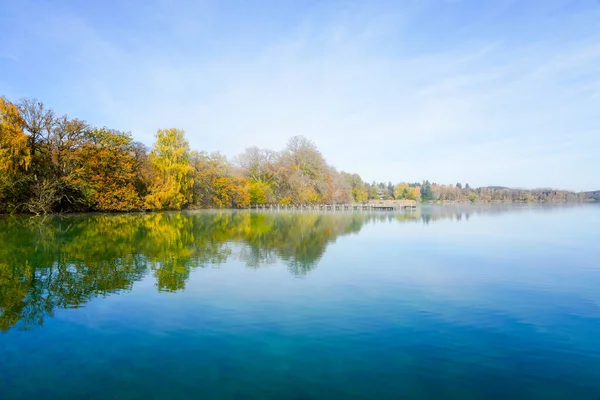 湖畔的伊甸园秋景 — 图库照片