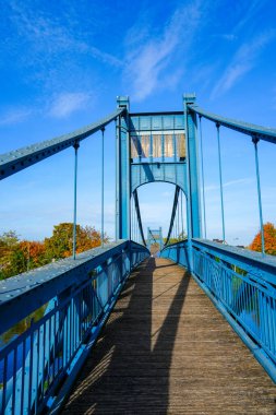 Hamm 'daki okul yolu köprüsü. Datteln Hamm Kanalı 'ndaki yaya köprüsü.