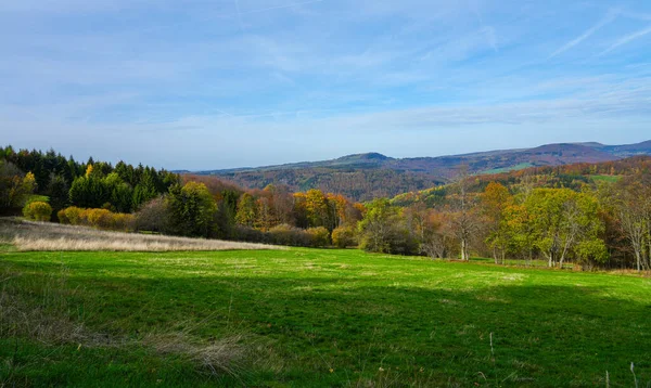 Blick Auf Die Natur Und Die Rhon Bei Riedenberg Herbstwald — Stockfoto