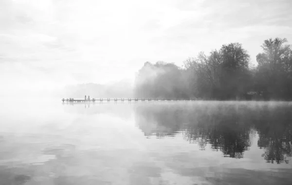 Steg See Nebel Nebelige Landschaft Morgen Idyllische Natur Wasser Ruhe — Stockfoto