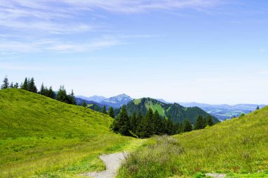 Allgau 'daki Alpspitz dağlarının zirvesinden görüntü. Bavyera Panorama manzarası.